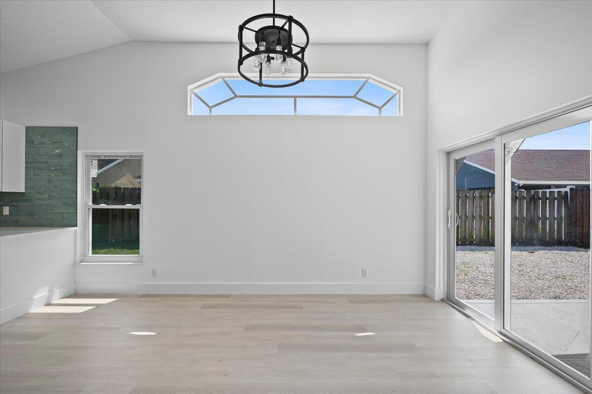 6334 Foster Street Jupiter, FL 33458 - Photo 10 of 24 08-LUX_6626