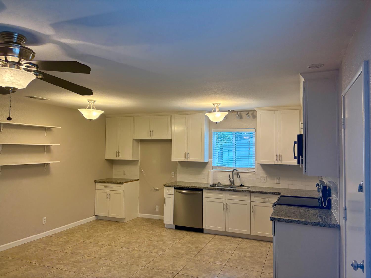 2005 East Marshall Street Turlock, CA 95380 - Photo 6 of 25