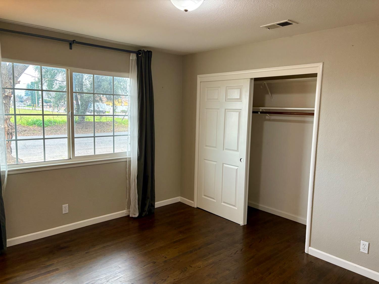 2005 East Marshall Street Turlock, CA 95380 - Photo 10 of 25