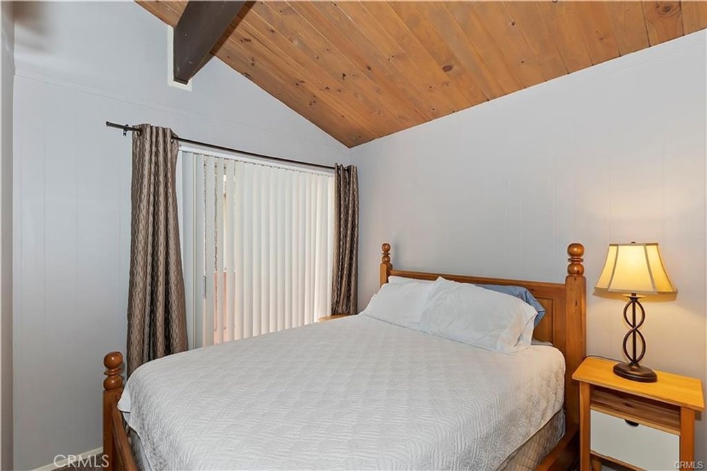 28393 Larchmont Lane Lake Arrowhead, CA 92352 - Photo 10 of 25 a bedroom with a bed and a window