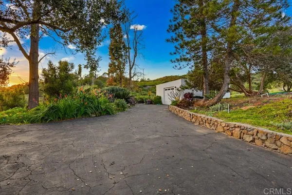 $1,075,000 | 2073 Willow Glen Road, Fallbrook, CA 92028