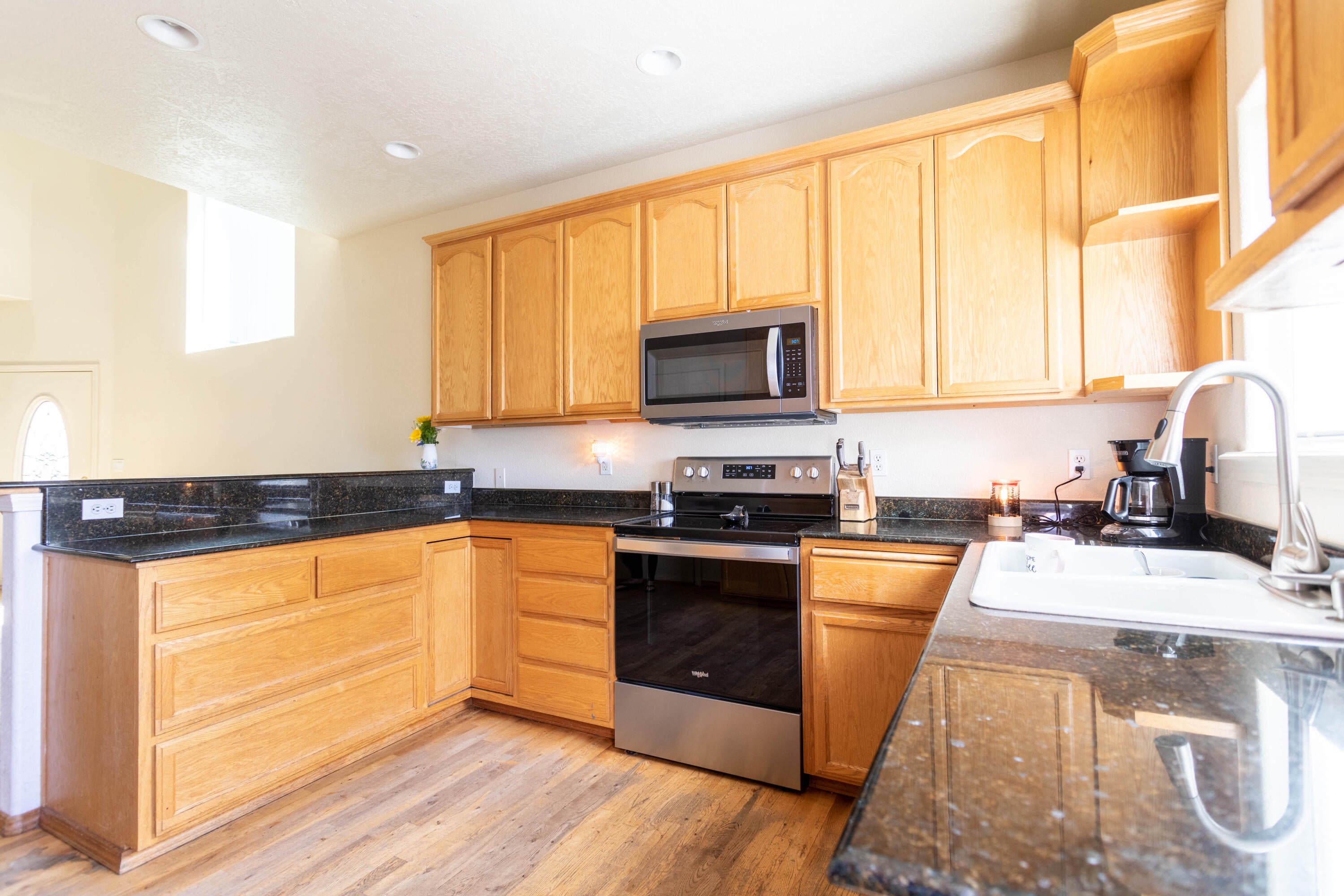 631 Shadow Way Central Point, OR 97502 - Photo 4 of 15 1-13