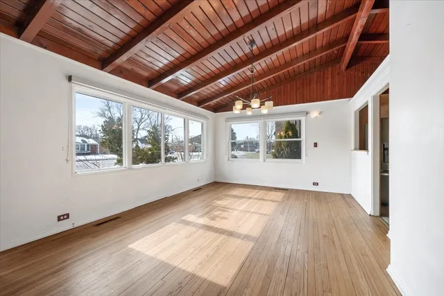 $400,000 | 6838 Beckwith Road, Morton Grove, IL 60053