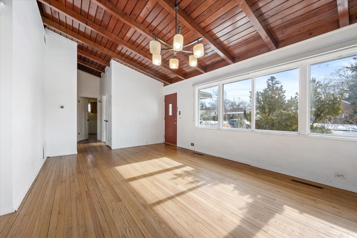 6838 Beckwith Road Morton Grove, IL 60053 - Photo 4 of 22