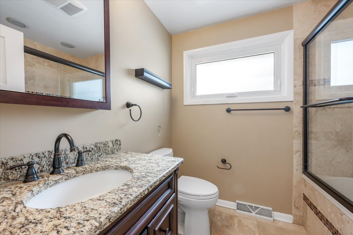 6838 Beckwith Road Morton Grove, IL 60053 - Photo 7 of 22