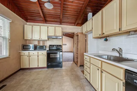 $400,000 | 6838 Beckwith Road, Morton Grove, IL 60053