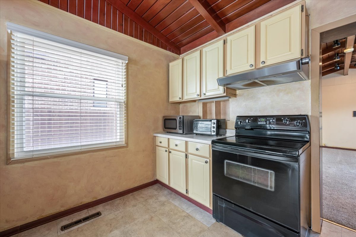 6838 Beckwith Road Morton Grove, IL 60053 - Photo 9 of 22