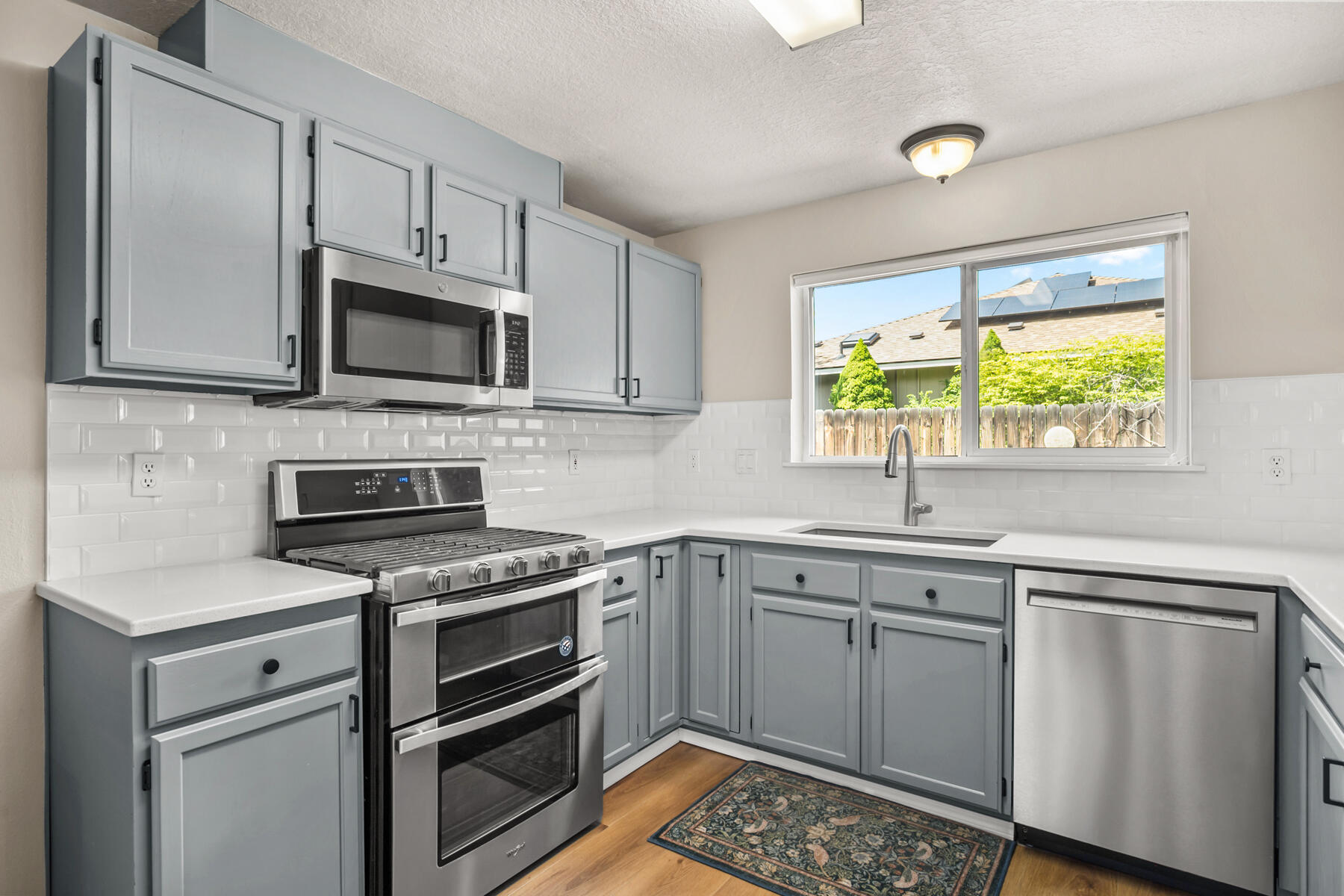 3062 Northeast Raleigh Court Bend, OR 97701 - Photo 14 of 37 JH5_2096