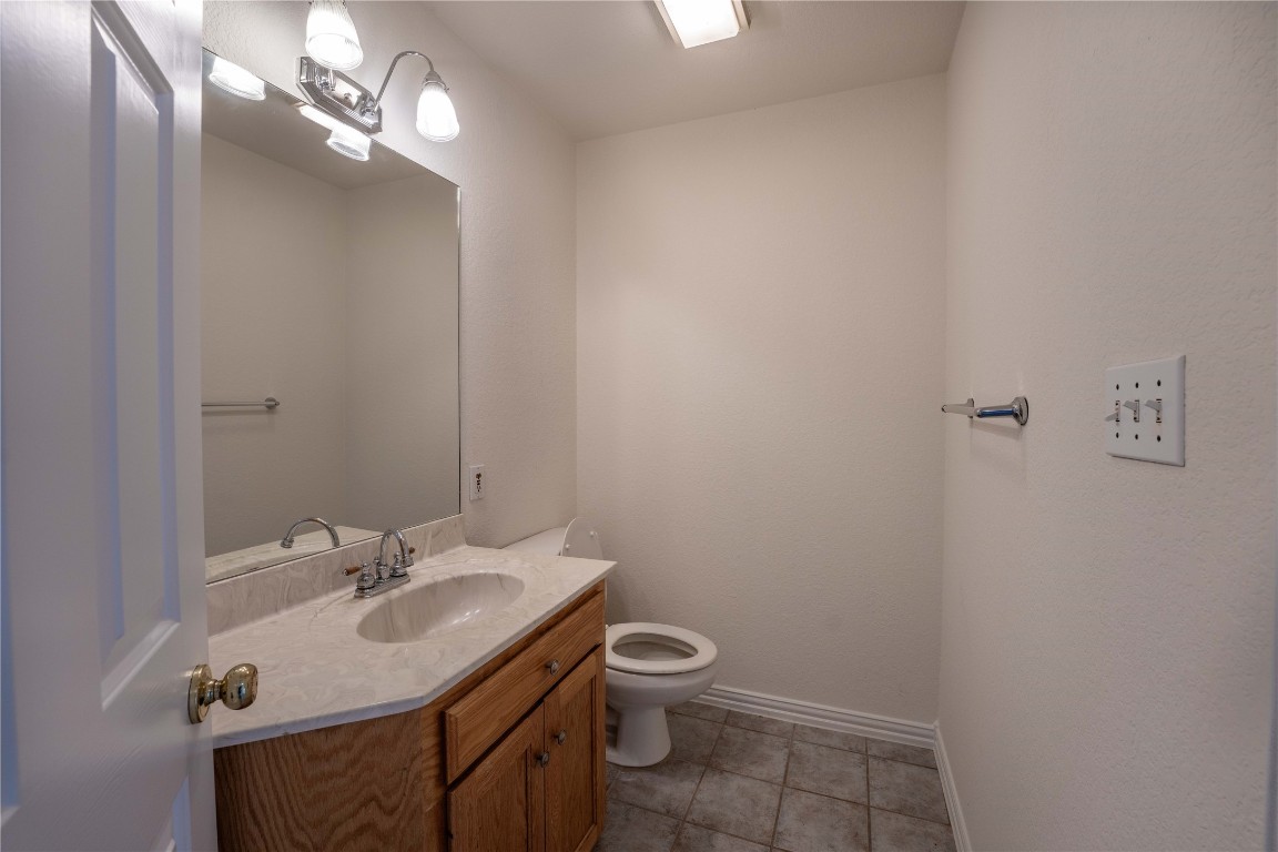 407 Raymond Road La Grange, TX 78945 - Photo 22 of 39 a bathroom with a sink toilet and vanity
