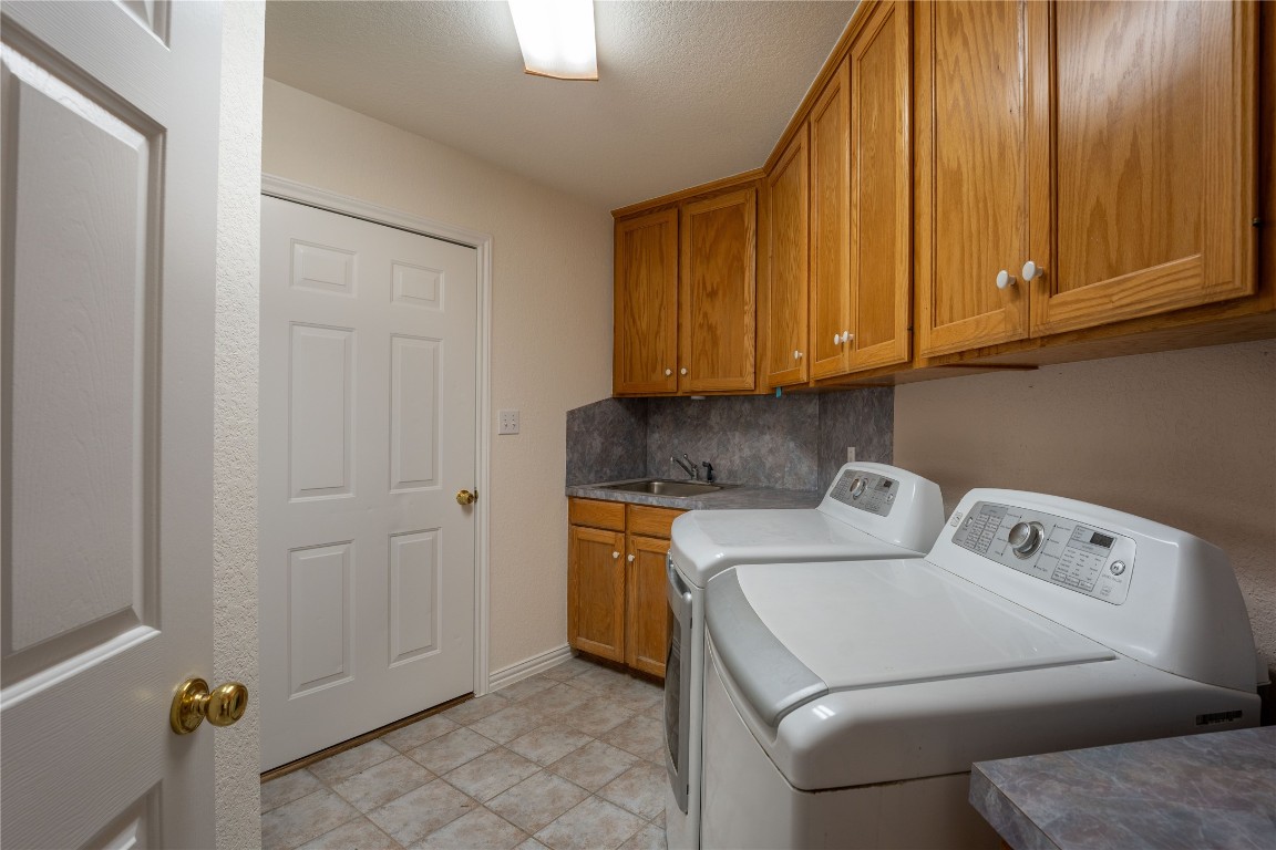 407 Raymond Road La Grange, TX 78945 - Photo 28 of 39 a utility room with dryer and washer