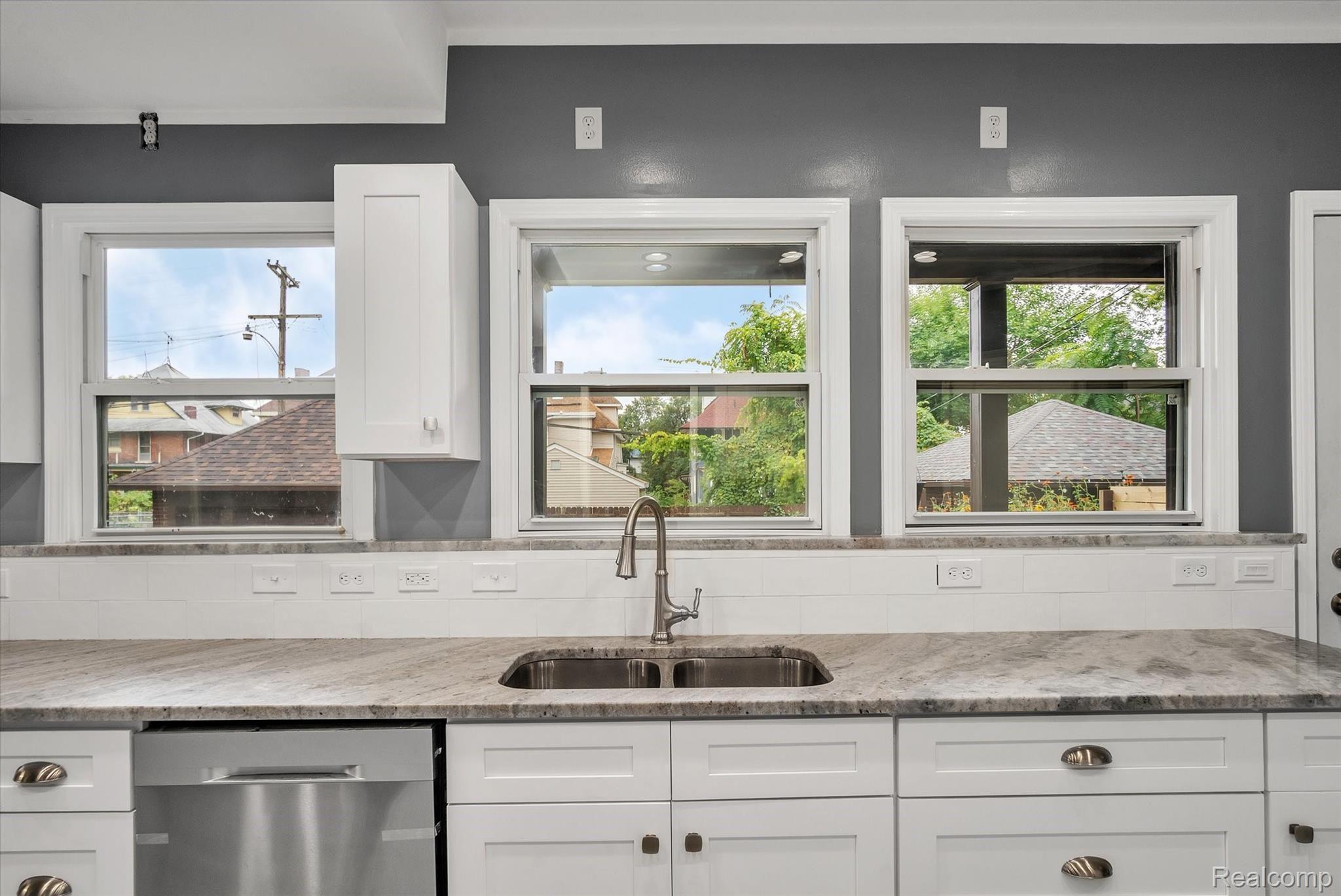 703 Edison Street Detroit, MI 48202 - Photo 20 of 47 16-703-Edison-Windowstill-Real-Estate-Photography-16.jpg