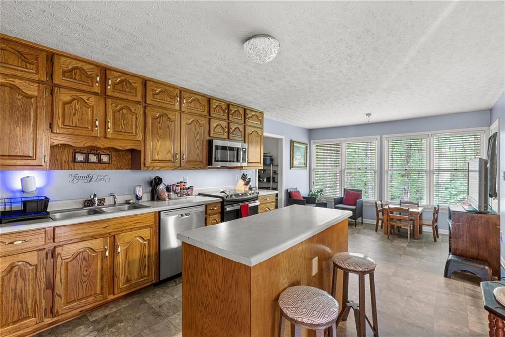 165 Hayes Circle Rex, GA 30273 - Photo 11 of 44