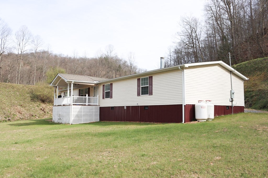 1193 Peeled Poplar Road Grundy, VA 24614 - Photo 4 of 62 Gallery Image 4