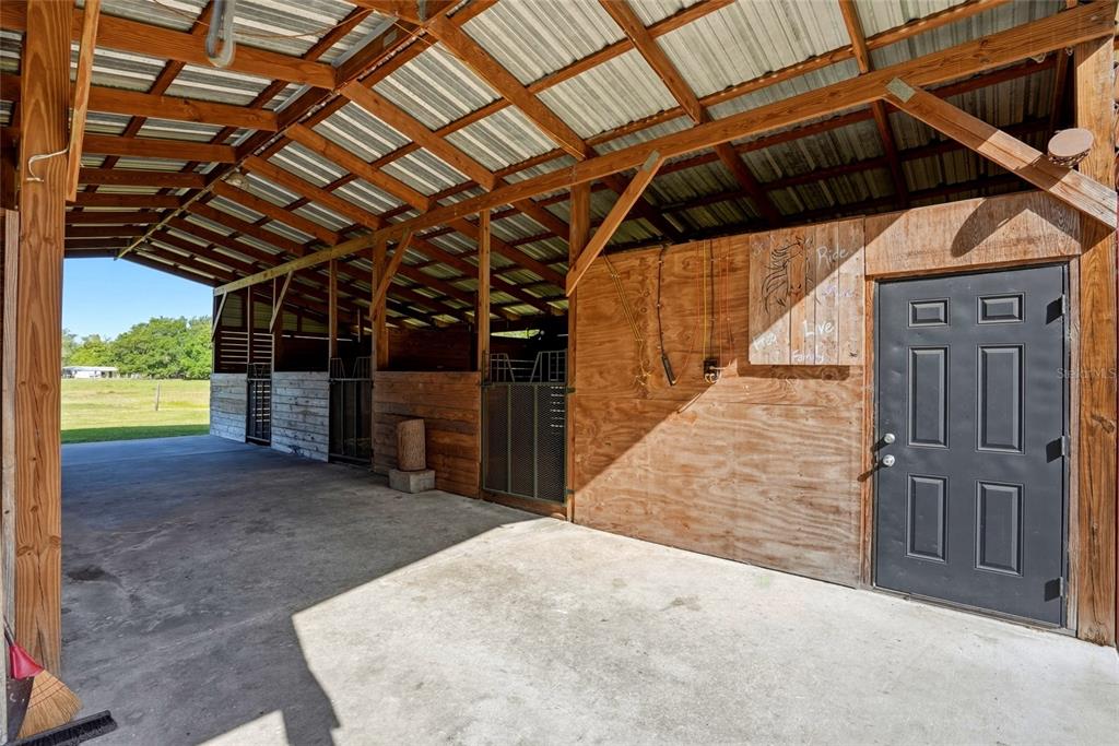 123 South Wiggins Road Plant City, FL 33566 - Photo 37 of 55 a view of a porch