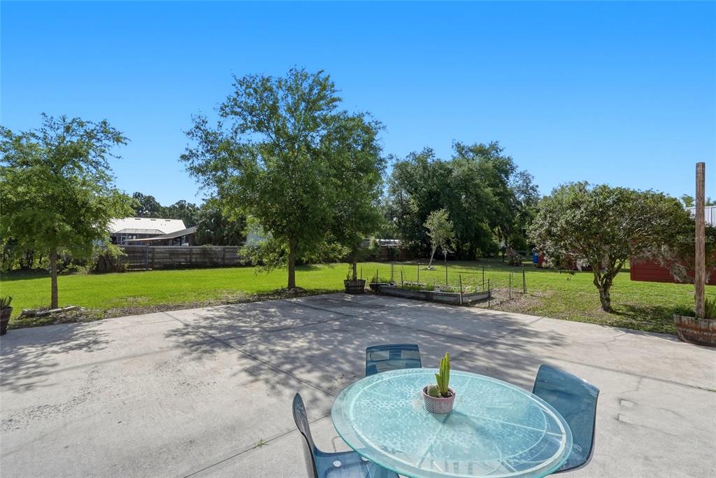 123 South Wiggins Road Plant City, FL 33566 - Photo 43 of 55 a swimming pool with outdoor seating and yard