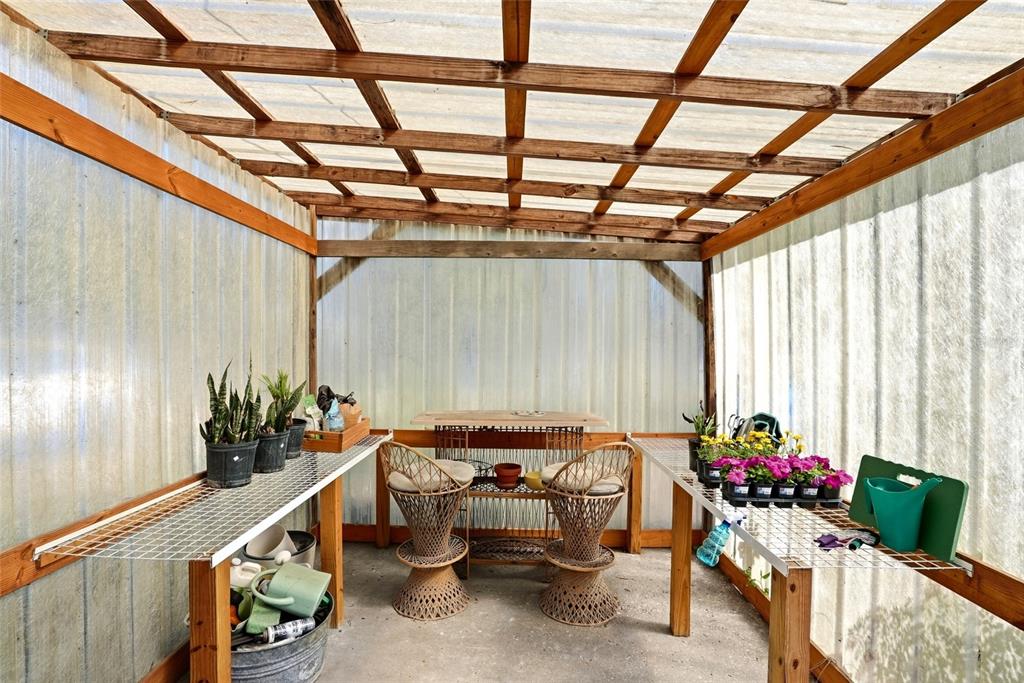 123 South Wiggins Road Plant City, FL 33566 - Photo 45 of 55 a room with furniture and flowers