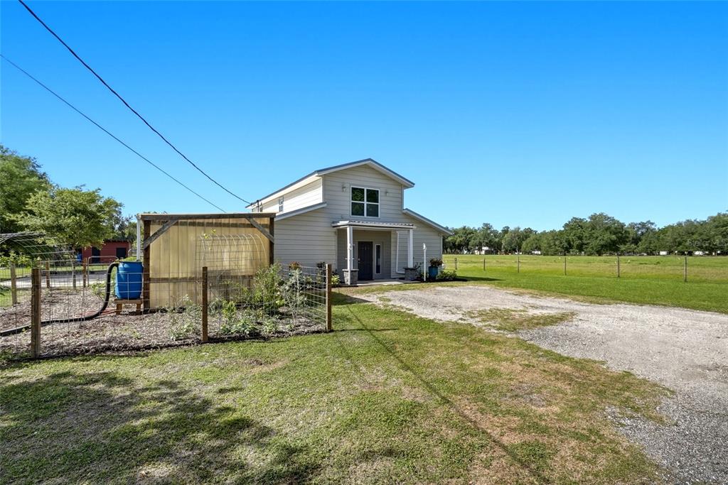 123 South Wiggins Road Plant City, FL 33566 - Photo 54 of 55 a front view of a house with garden