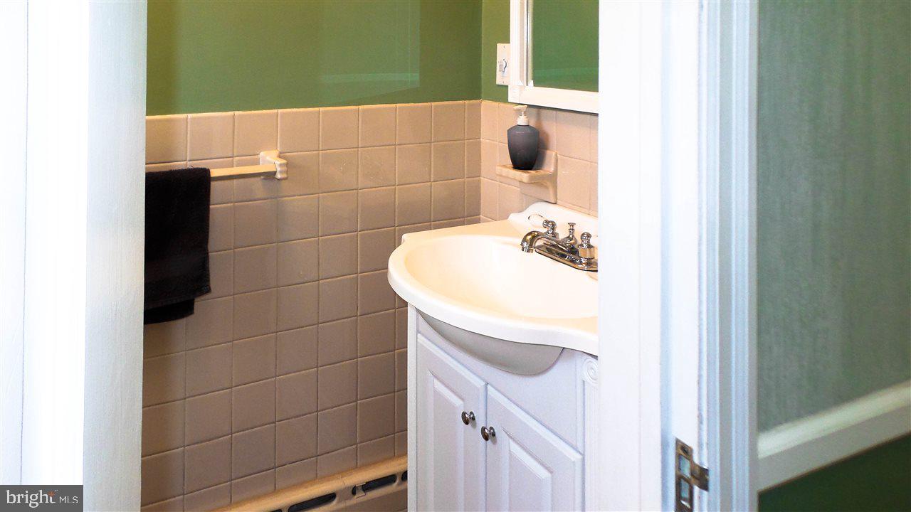 146 Springdale Road York, PA 17403 - Photo 17 of 36 Gallery Image 17