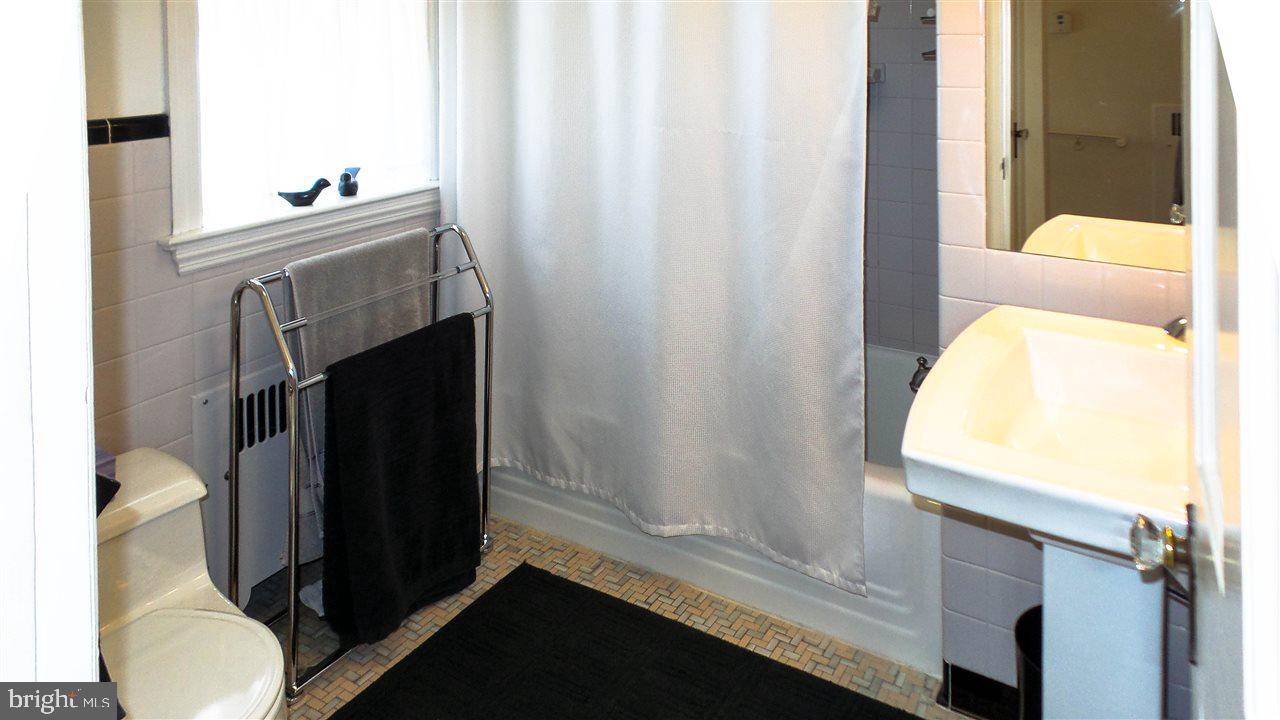 146 Springdale Road York, PA 17403 - Photo 18 of 36 Gallery Image 18