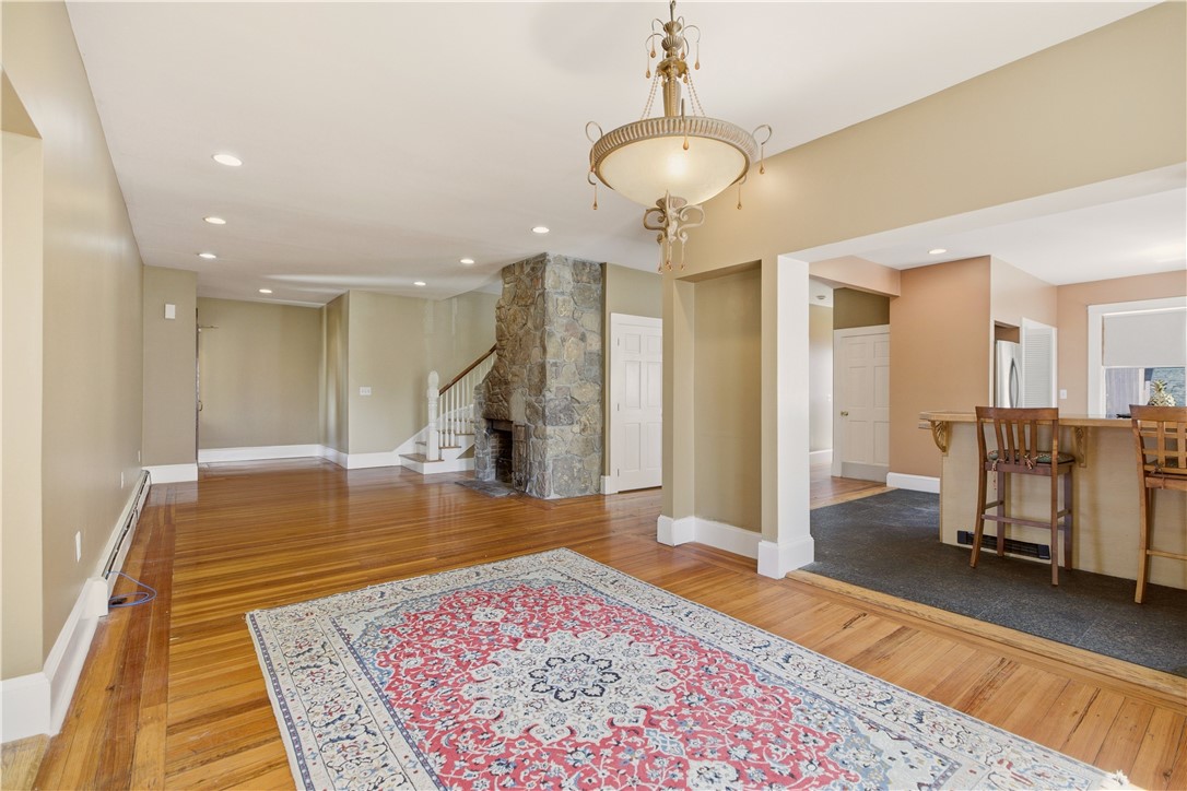 24 Spring Street Newport, RI 02840 - Photo 11 of 27