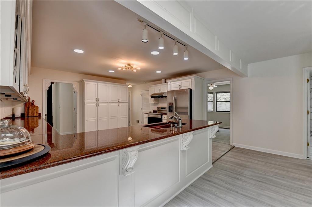 421 Oakleaf Trail Suwanee, GA 30024 - Photo 10 of 46