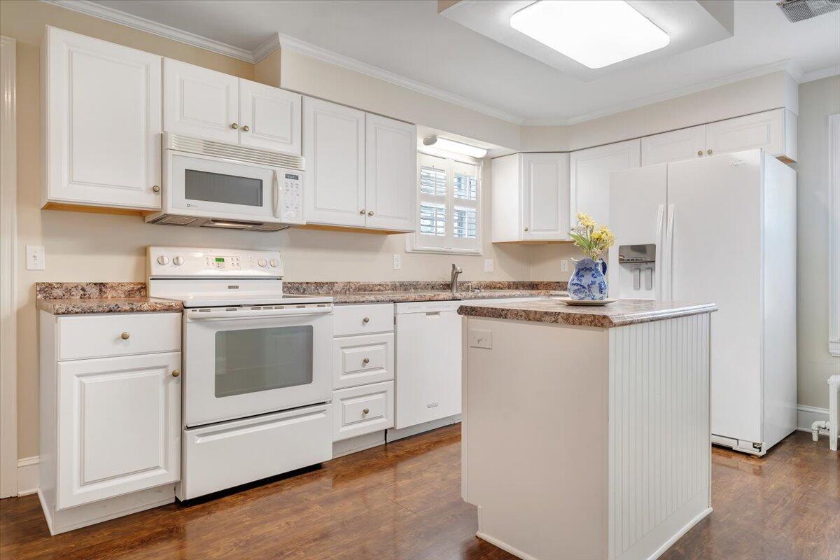 8034 Roanoke Road Fincastle, VA 24090 - Photo 15 of 45 Kitchen with pantry