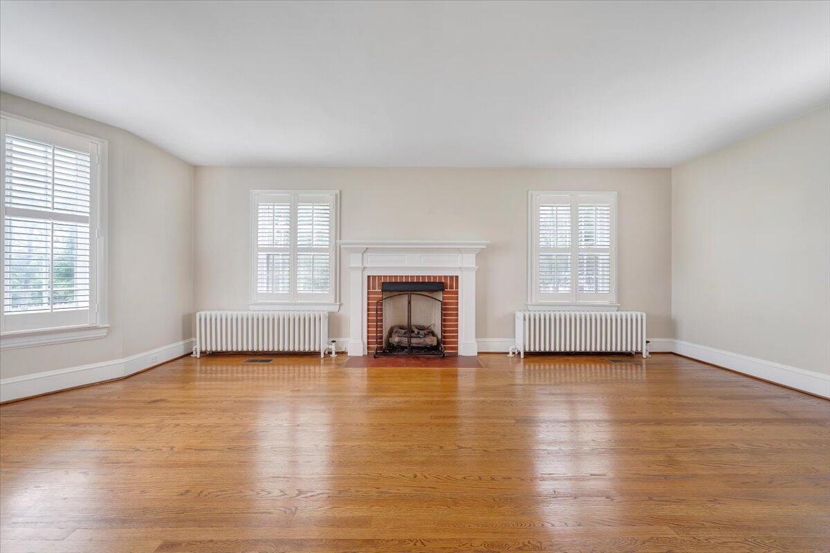 8034 Roanoke Road Fincastle, VA 24090 - Photo 7 of 45 Living Room