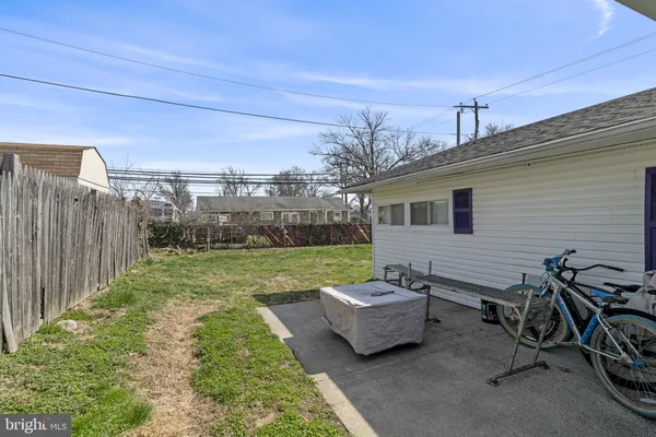 $400,000 | 6 Black Walnut Road, Levittown, PA 19057