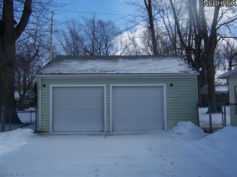 1885 Sandgate Road Madison, OH 44057 - Photo 3 of 15 2 Car Garage