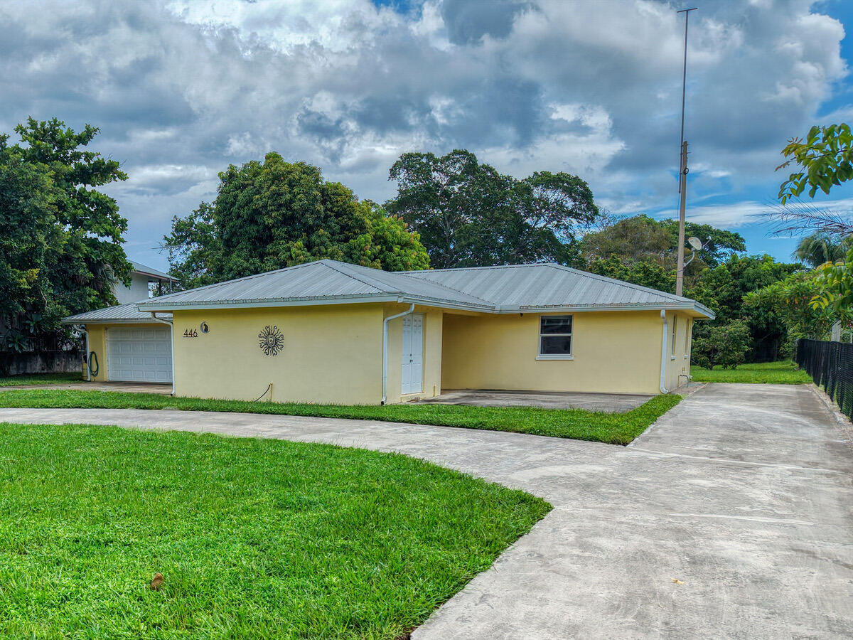 446 Santa Fe Road West Palm Beach, FL 33406 - Photo 10 of 34 1 Exterior Front (3)