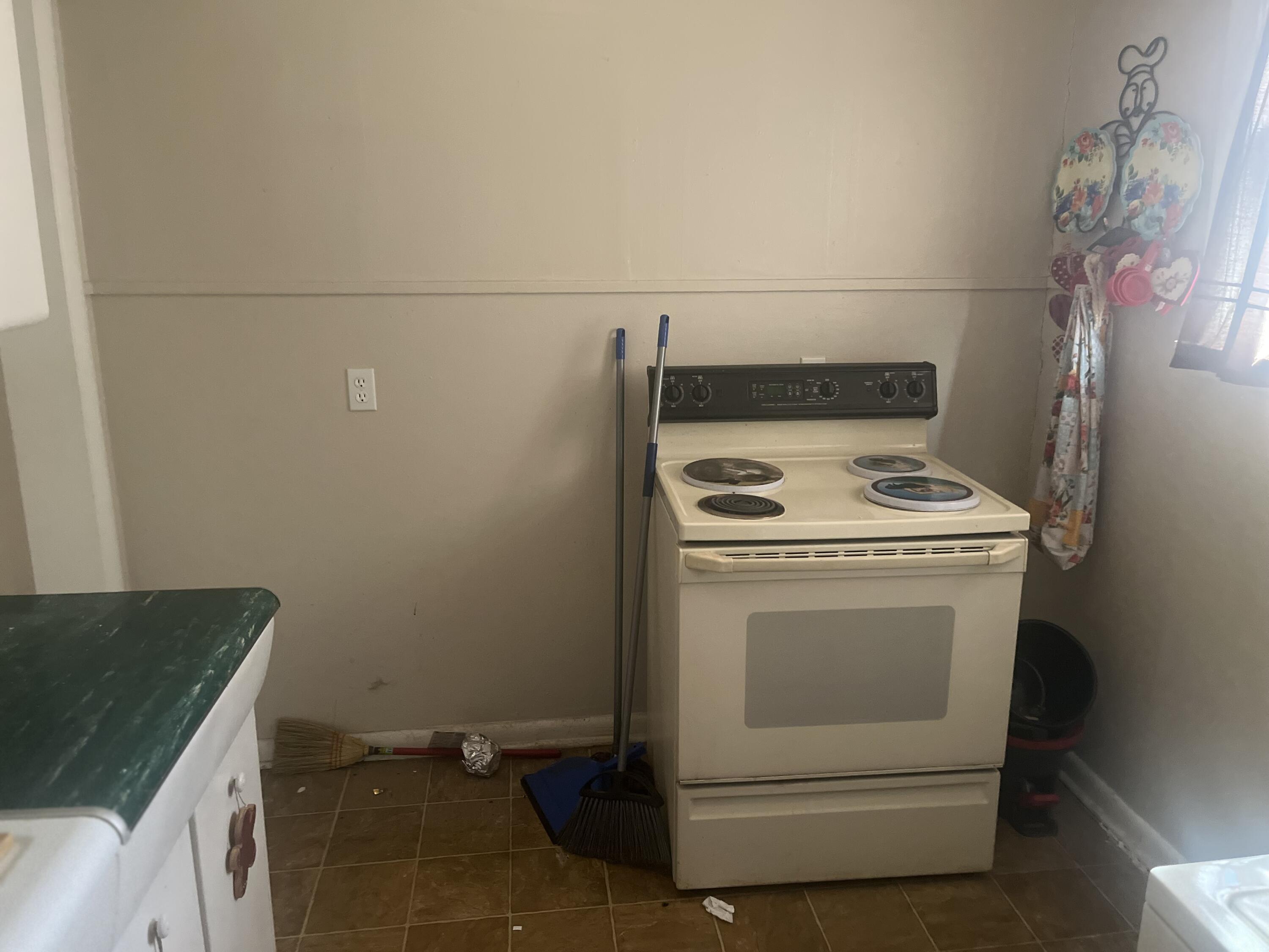 2206 26th Street Lubbock, TX 79411 - Photo 6 of 15 a utility room with dryer and washer
