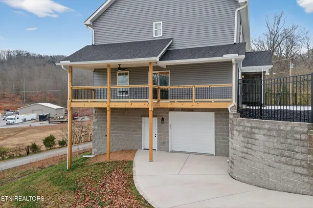 $369,900 | 357 Beechwood Lane, Clinton, TN 37716