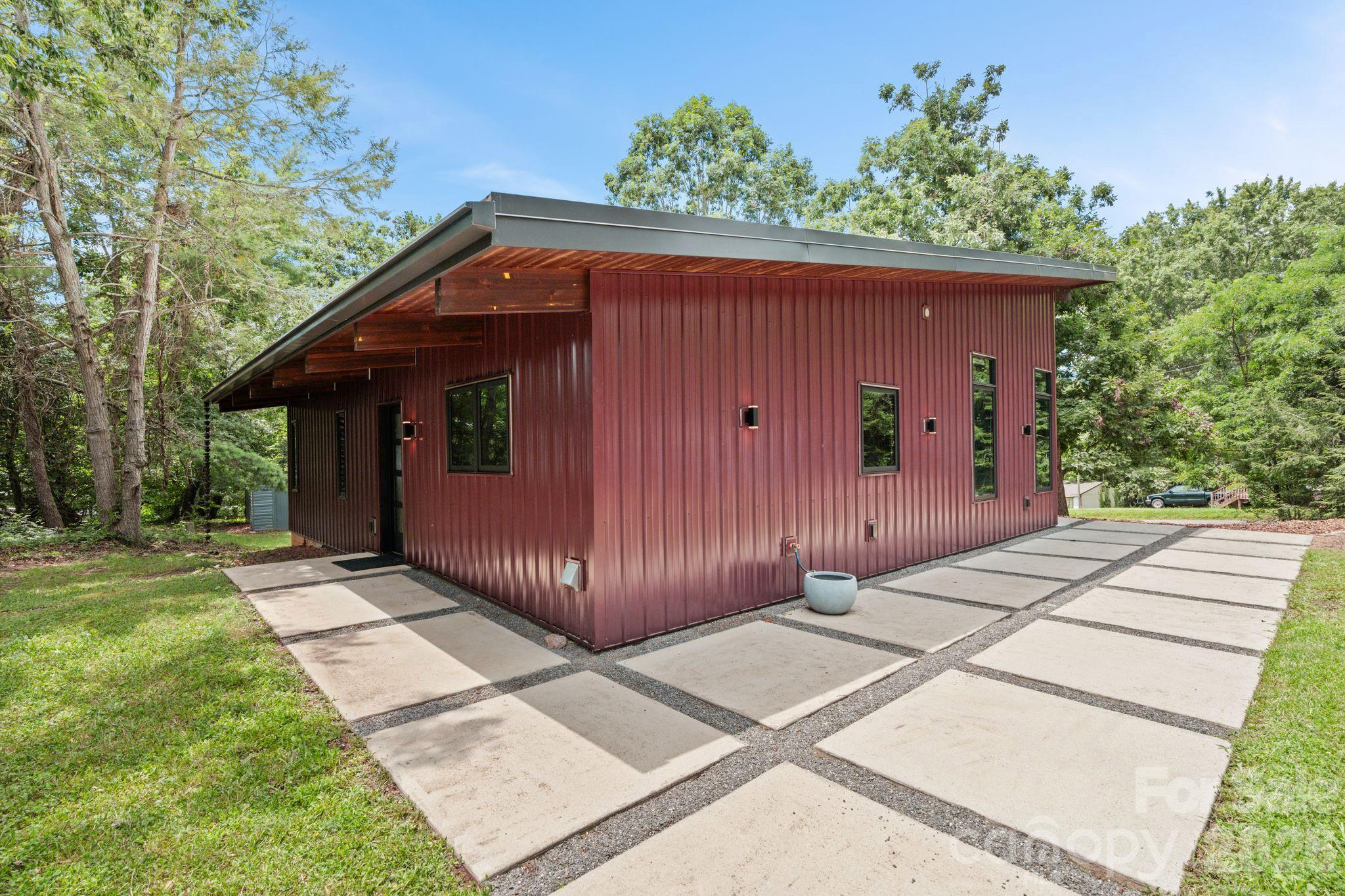 39 Wolf Road Asheville, NC 28805 - Photo 5 of 35 Gallery Image 5