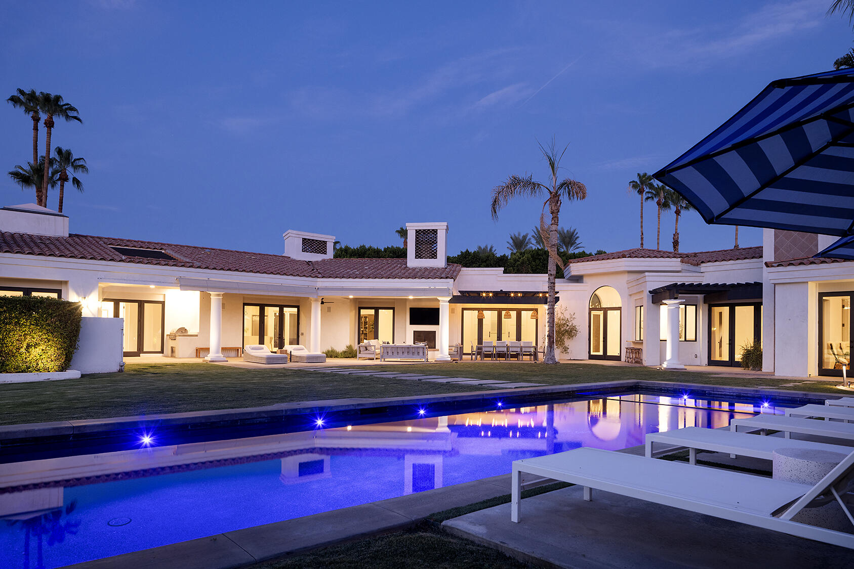 72355 Morningstar Road Rancho Mirage, CA 92270 - Photo 6 of 50 a view of a living room with kitchen