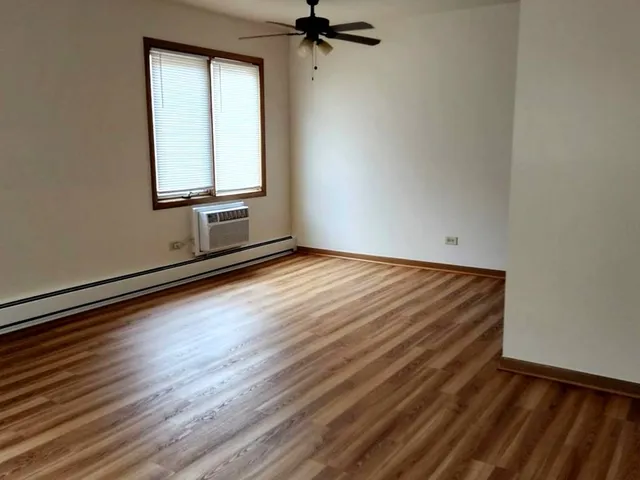 $1,950 | 10431 South Keating Avenue, Unit 4, Oak Lawn, IL 60453