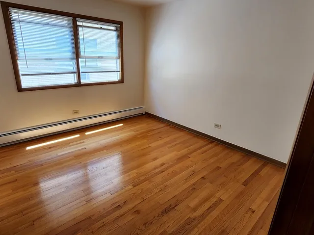 $1,950 | 10431 South Keating Avenue, Unit 4, Oak Lawn, IL 60453