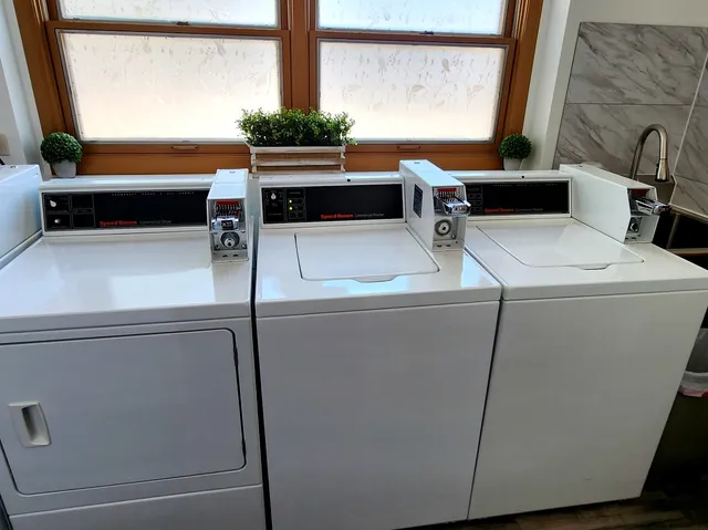 $1,950 | 10431 South Keating Avenue, Unit 4, Oak Lawn, IL 60453