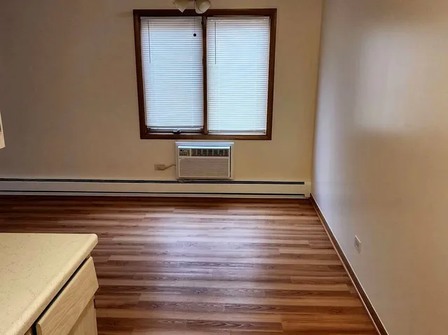 $1,950 | 10431 South Keating Avenue, Unit 4, Oak Lawn, IL 60453