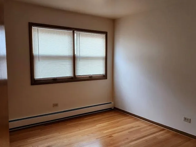 $1,950 | 10431 South Keating Avenue, Unit 4, Oak Lawn, IL 60453