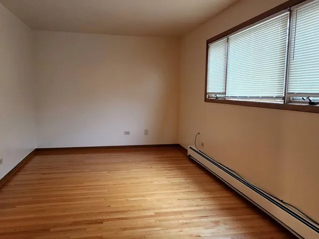 $1,950 | 10431 South Keating Avenue, Unit 4, Oak Lawn, IL 60453