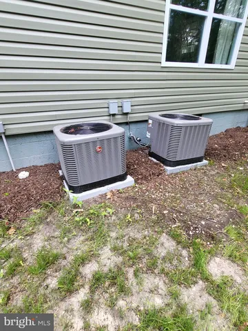 a view of a back yard of the house