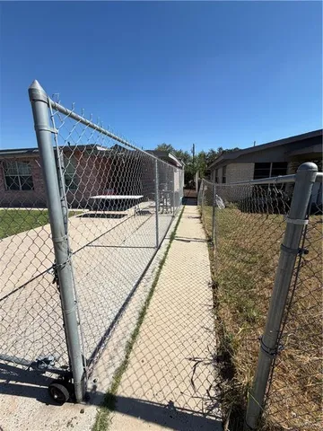 $700 | 108 North Francisco Avenue, Unit B, Mission, TX 78572