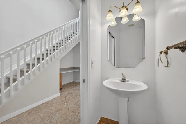 $2,300 | 513 Talia Circle, Palm Springs, FL 33461