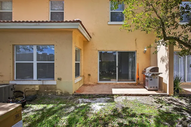 $2,300 | 513 Talia Circle, Palm Springs, FL 33461