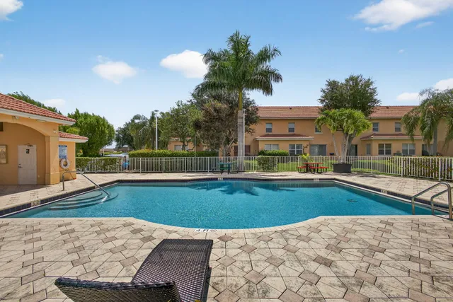 $2,300 | 513 Talia Circle, Palm Springs, FL 33461