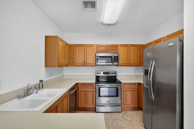 $2,300 | 513 Talia Circle, Palm Springs, FL 33461