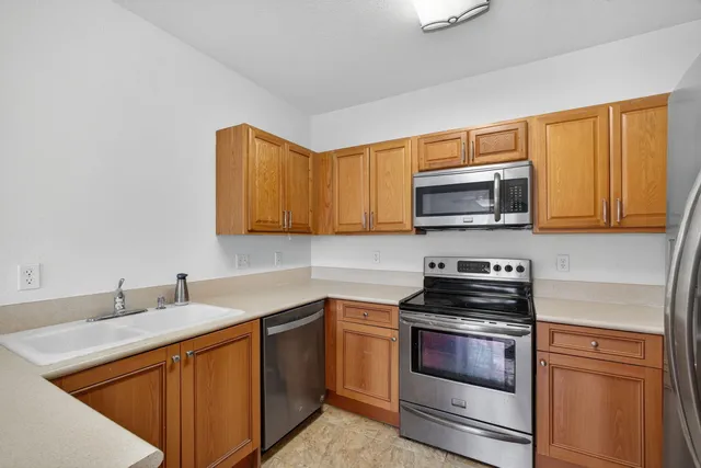 $2,300 | 513 Talia Circle, Palm Springs, FL 33461