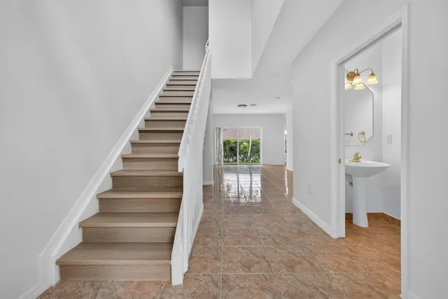 $2,300 | 513 Talia Circle, Palm Springs, FL 33461