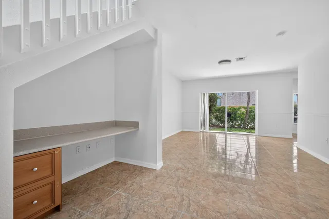 $2,300 | 513 Talia Circle, Palm Springs, FL 33461