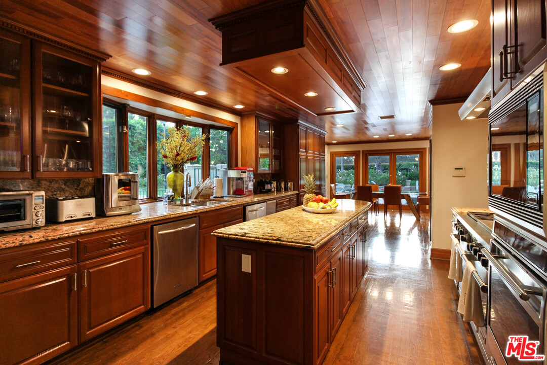 9996 Sunset Boulevard Beverly Hills, CA 90210 - Photo 17 of 31